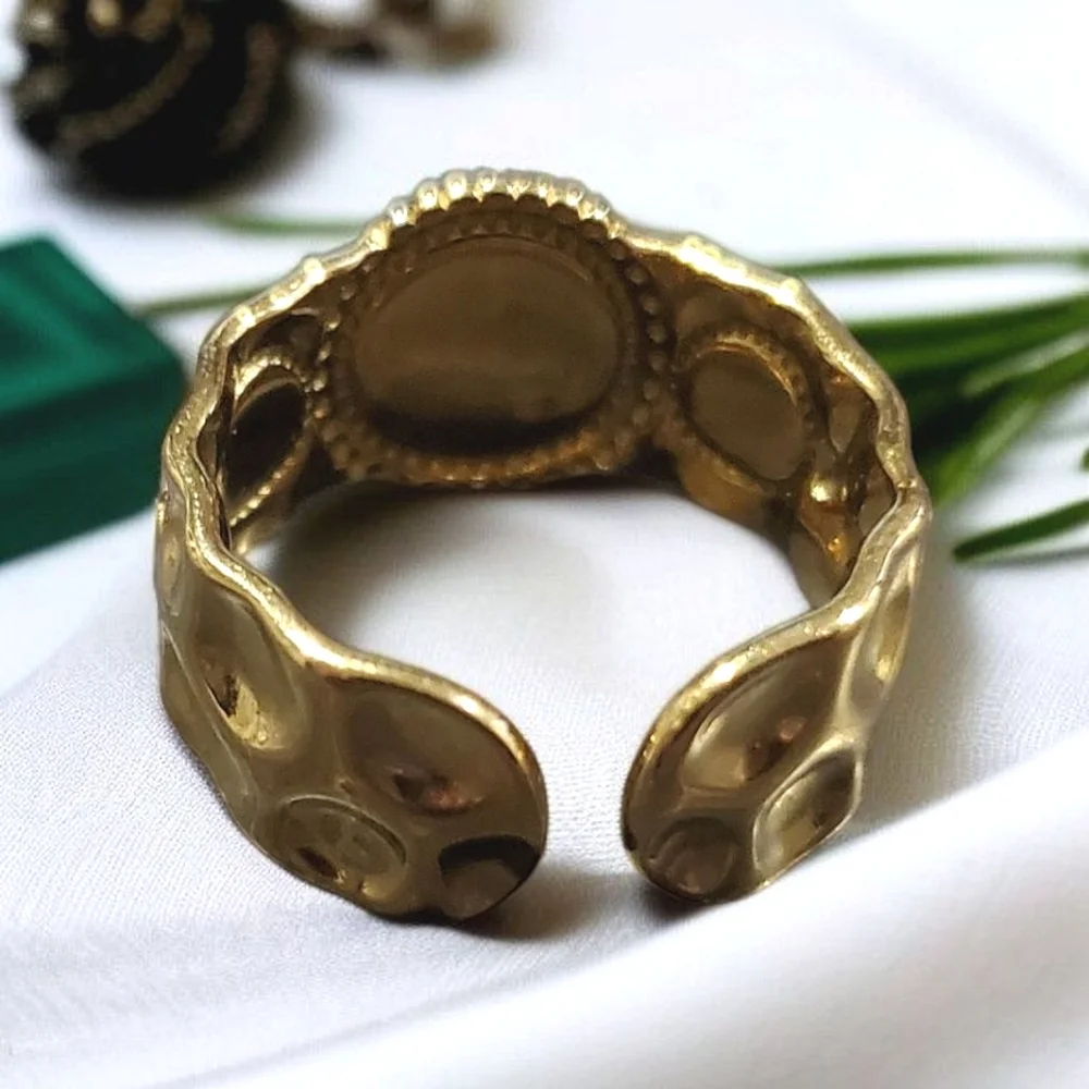 Gold Plated Malachite Cabochon Hammered Ring